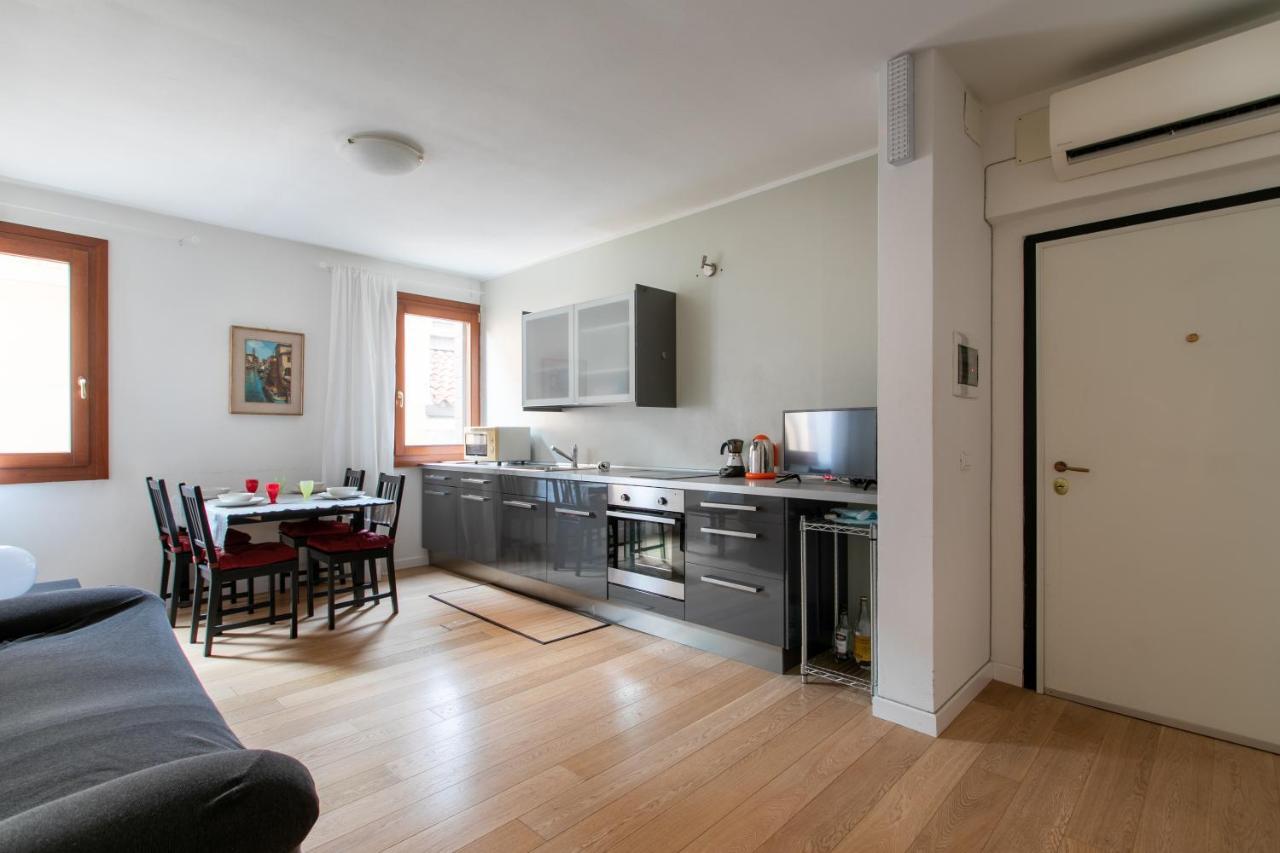 Venice Lance With Lift, 2 Minutes Walk From The Train Station Extérieur photo