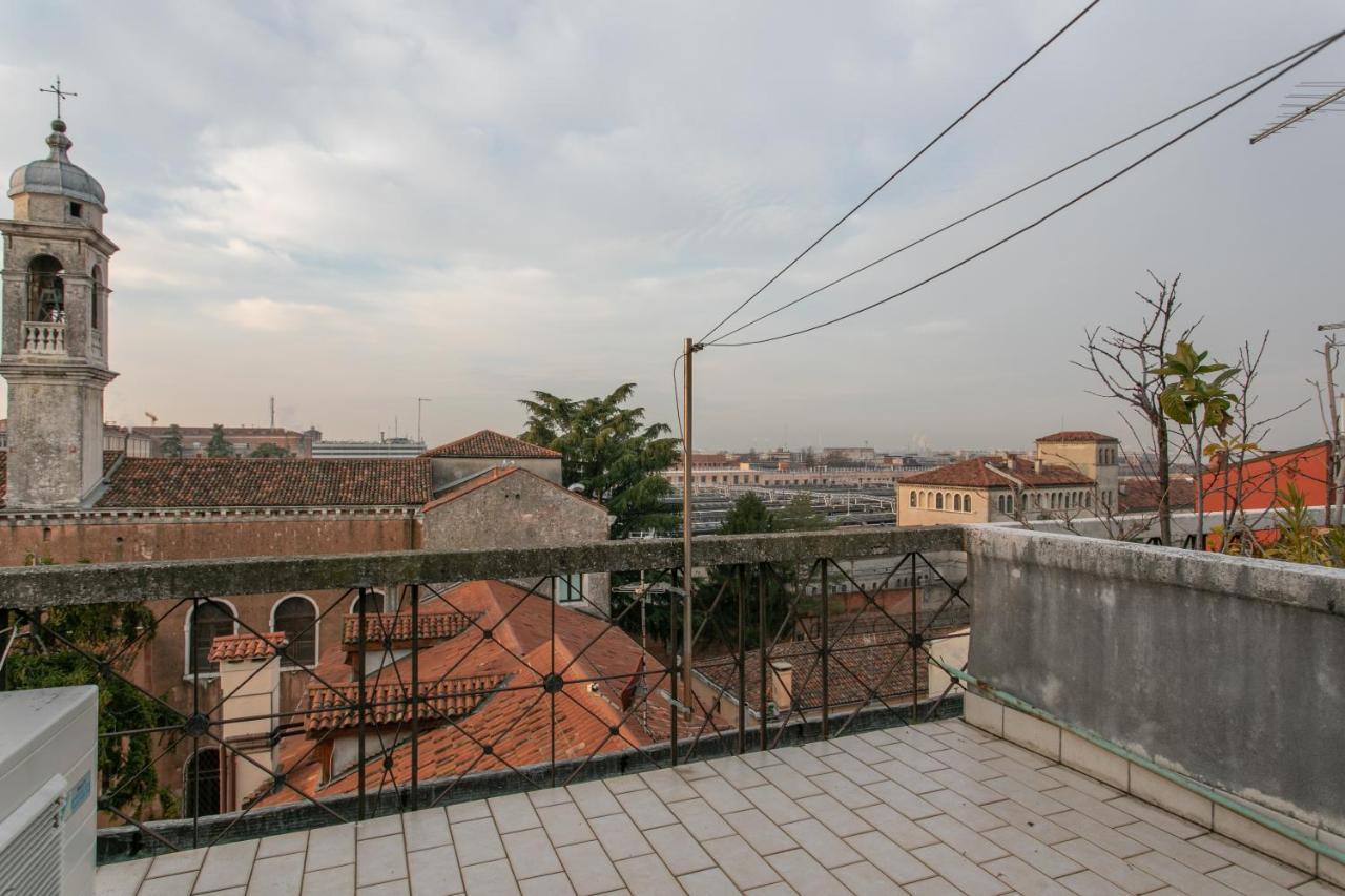 Venice Lance With Lift, 2 Minutes Walk From The Train Station Extérieur photo