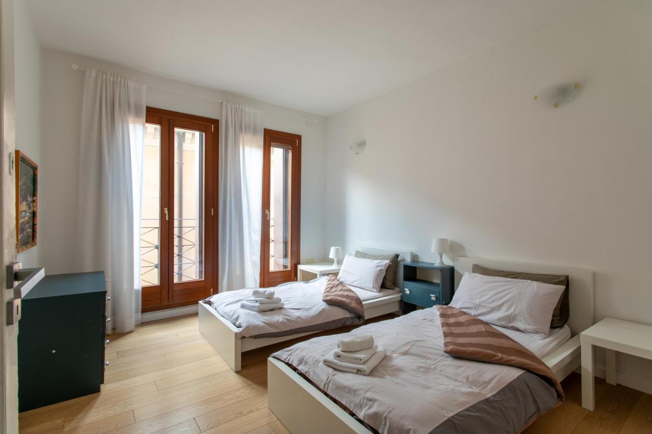 Venice Lance With Lift, 2 Minutes Walk From The Train Station Extérieur photo