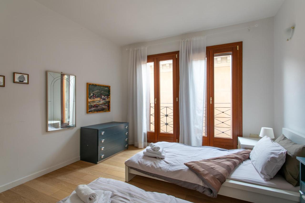 Venice Lance With Lift, 2 Minutes Walk From The Train Station Extérieur photo